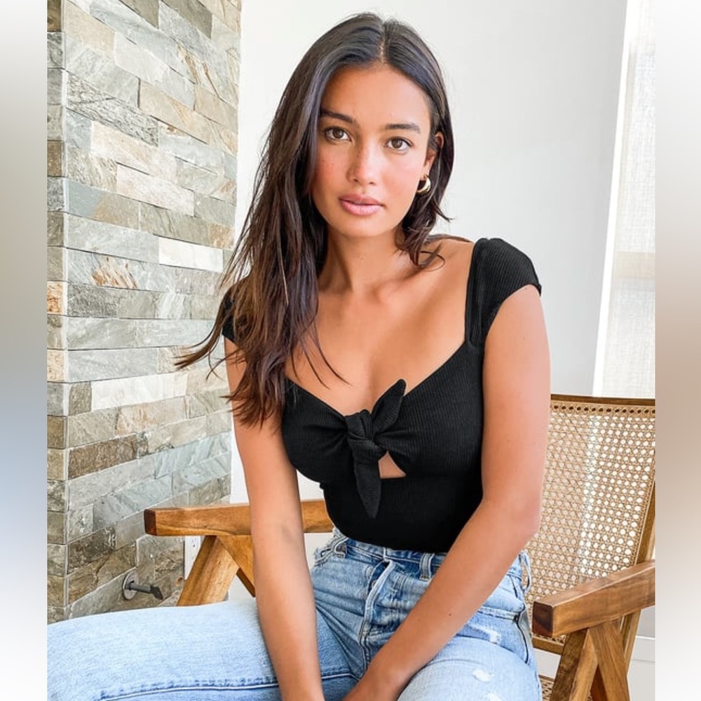 Sweet darlin’ black ribbed tie front bodysuit